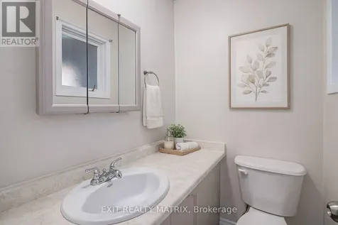1432 Deavy Way East Ottawa ON K1E 2W8