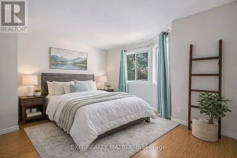 1432 Deavy Way East Ottawa ON K1E 2W8
