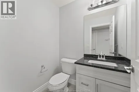 204 Beechwood Lakeshore ON N8L 1E2