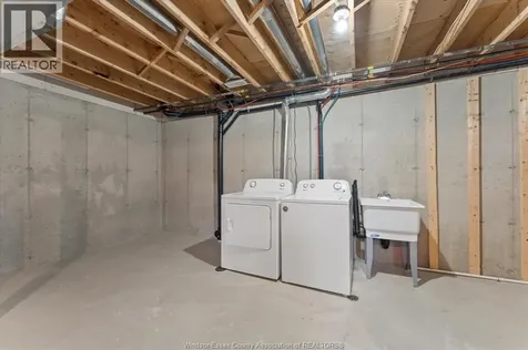 204 Beechwood Lakeshore ON N8L 1E2