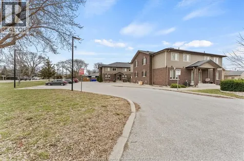 204 Beechwood Lakeshore ON N8L 1E2
