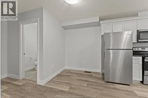 204 Beechwood Lakeshore ON N8L 1E2