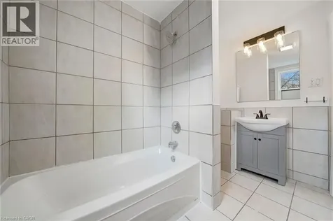 73 Peter Street Hamilton ON L8R 1T4