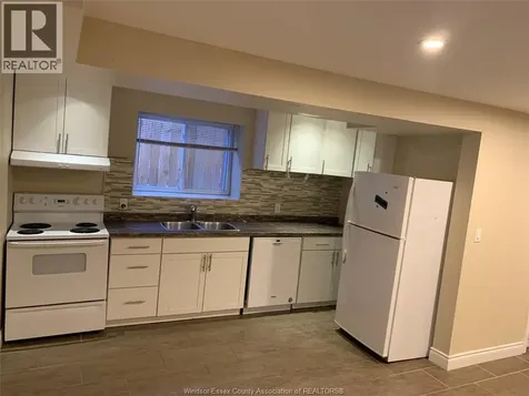 829 Arthur Avenue Windsor ON N8Y 3Y1