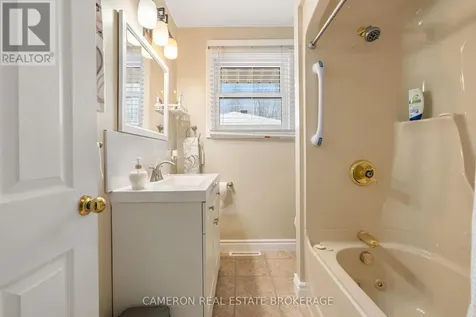 1513 Frances Ann Avenue Cornwall ON K6H 2L3