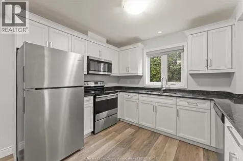 204 Beechwood Lakeshore ON N8L 1E2