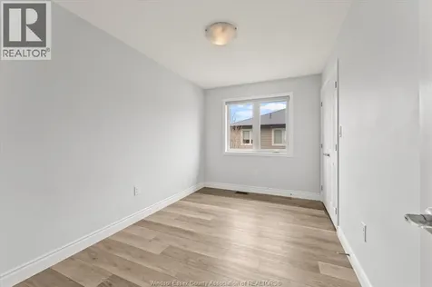 204 Beechwood Lakeshore ON N8L 1E2