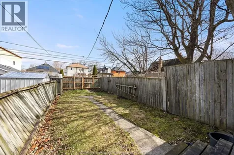 1068 Street Luke Windsor ON N8Y 3M8