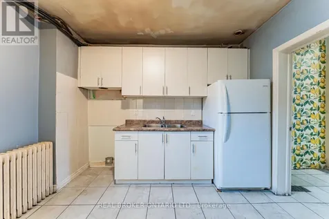 3212 Danforth Avenue Toronto (oakridge) ON M1L 1C1