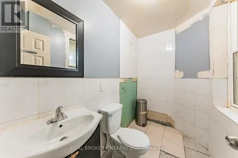 3212 Danforth Avenue Toronto (oakridge) ON M1L 1C1
