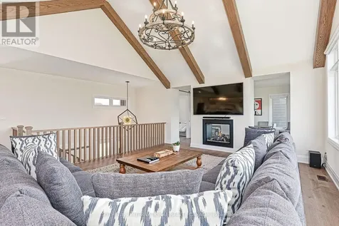 103 Stoneleigh Drive Blue Mountains ON L9Y 4P5