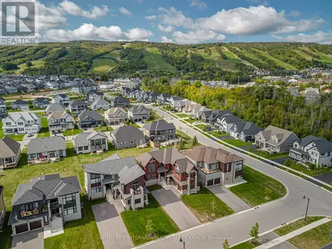 103 Stoneleigh Drive Blue Mountains ON L9Y 4P5