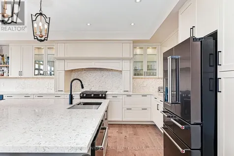 103 Stoneleigh Drive Blue Mountains ON L9Y 4P5