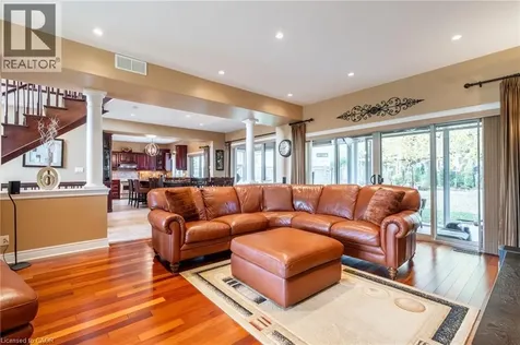 8881 Joseph Court Niagara Falls ON L2H 3P1