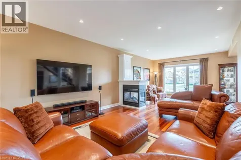 8881 Joseph Court Niagara Falls ON L2H 3P1