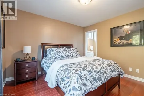8881 Joseph Court Niagara Falls ON L2H 3P1