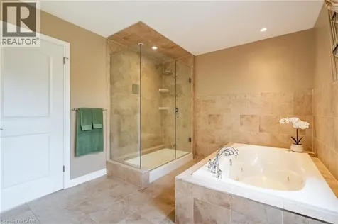 8881 Joseph Court Niagara Falls ON L2H 3P1