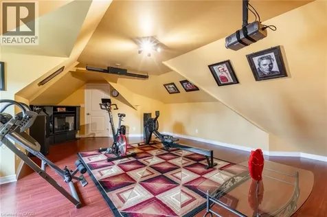 8881 Joseph Court Niagara Falls ON L2H 3P1