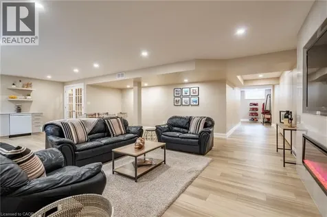 8881 Joseph Court Niagara Falls ON L2H 3P1