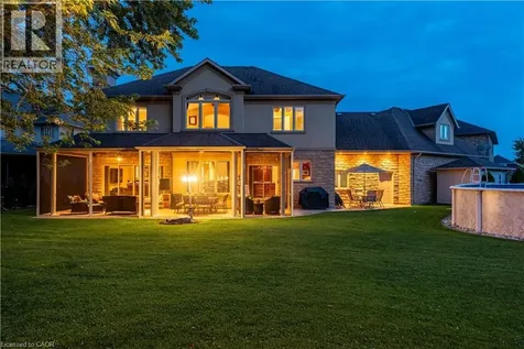 8881 Joseph Court Niagara Falls ON L2H 3P1