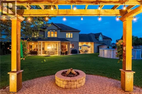 8881 Joseph Court Niagara Falls ON L2H 3P1