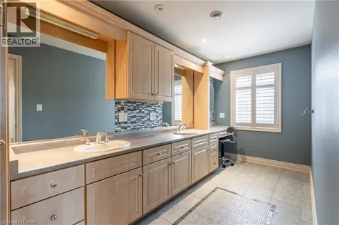 3542 Matthews Drive Niagara Falls ON L2H 2Z1