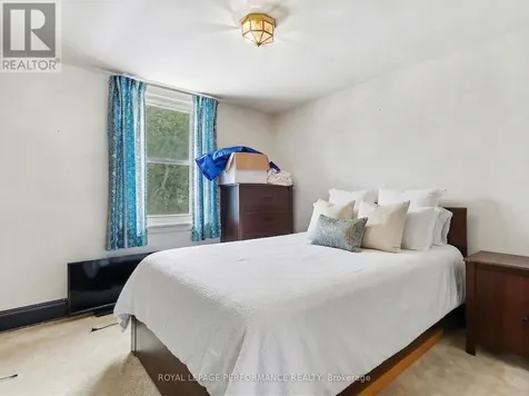 2478 Cleroux Crescent Ottawa ON K1W 1A3