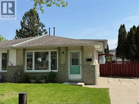 7 Satinwood Leamington ON N8H 4P1