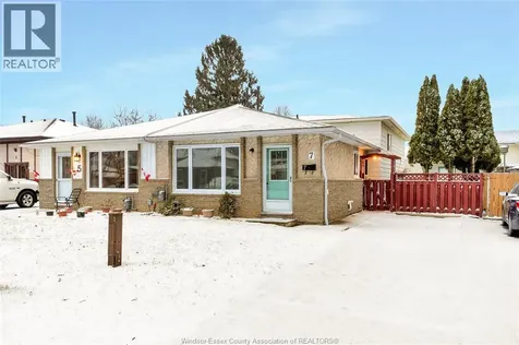 7 Satinwood Leamington ON N8H 4P1