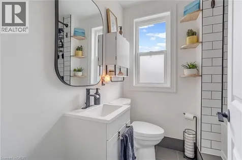 188 Bay Street North Hamilton ON L8R 2P7