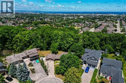 3 Maple Drive Stoney Creek ON L8G 3C1