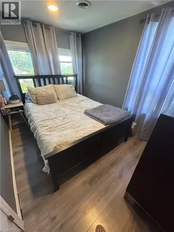 8 St. Matthews Avenue Hamilton ON L8L 5P3