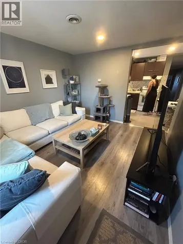 8 St. Matthews Avenue Hamilton ON L8L 5P3