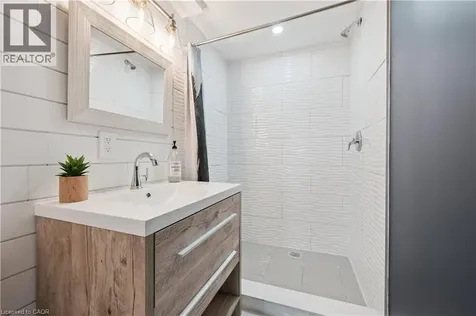 601 Sandringham Drive Waterloo ON N2K 3L5