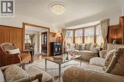 74 Oak Knoll Drive Hamilton ON L8S 4C4