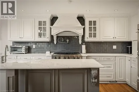 74 Oak Knoll Drive Hamilton ON L8S 4C4
