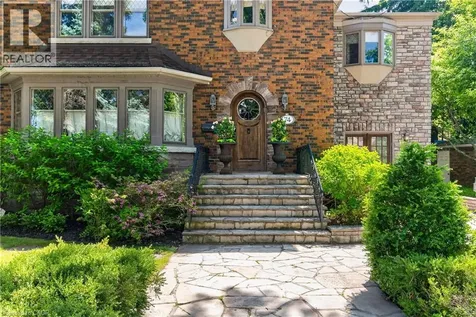 74 Oak Knoll Drive Hamilton ON L8S 4C4