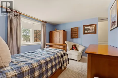74 Oak Knoll Drive Hamilton ON L8S 4C4