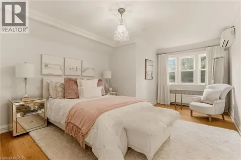 74 Oak Knoll Drive Hamilton ON L8S 4C4