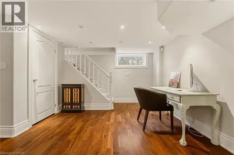 74 Oak Knoll Drive Hamilton ON L8S 4C4