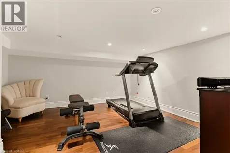74 Oak Knoll Drive Hamilton ON L8S 4C4