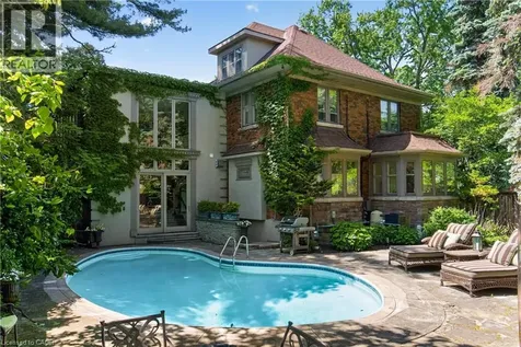 74 Oak Knoll Drive Hamilton ON L8S 4C4