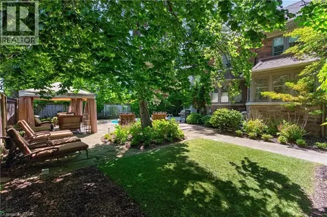 74 Oak Knoll Drive Hamilton ON L8S 4C4