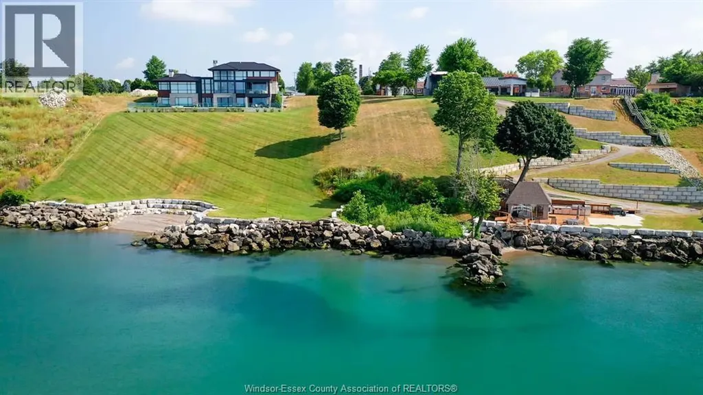 366 Seacliff Drive West Leamington ON N8H 4E1