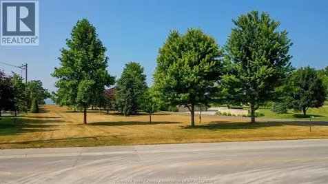 366 Seacliff Drive West Leamington ON N8H 4E1