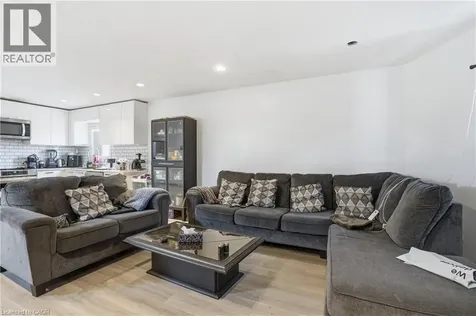 82 Queen Street North Hamilton ON L8R 2V4