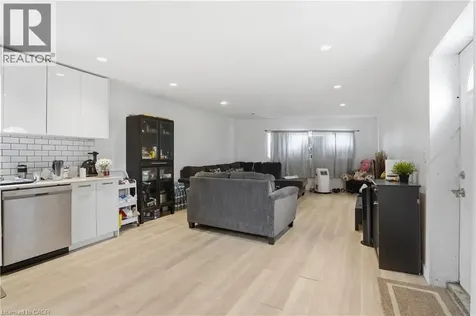 82 Queen Street North Hamilton ON L8R 2V4