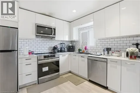 82 Queen Street North Hamilton ON L8R 2V4