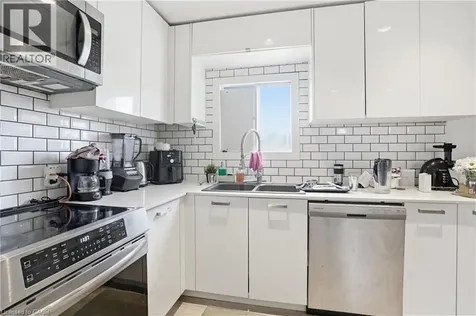 82 Queen Street North Hamilton ON L8R 2V4
