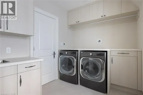 15 Lambert Common Oakville ON L6K 0H6